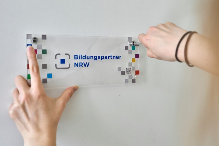 Bild zeigt Bildungspartner Plakette