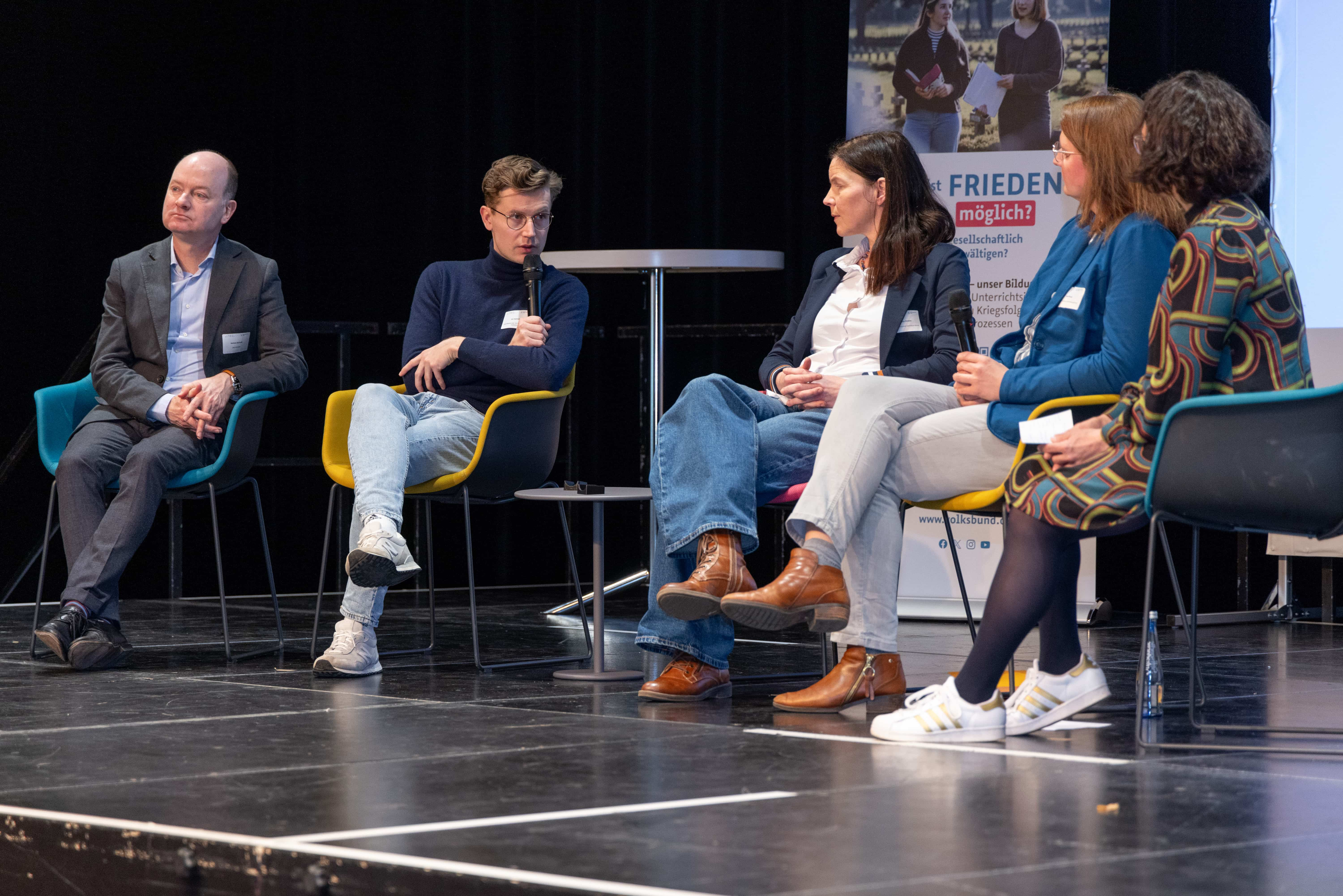 Teilnehmende der Podiumsdiskussion