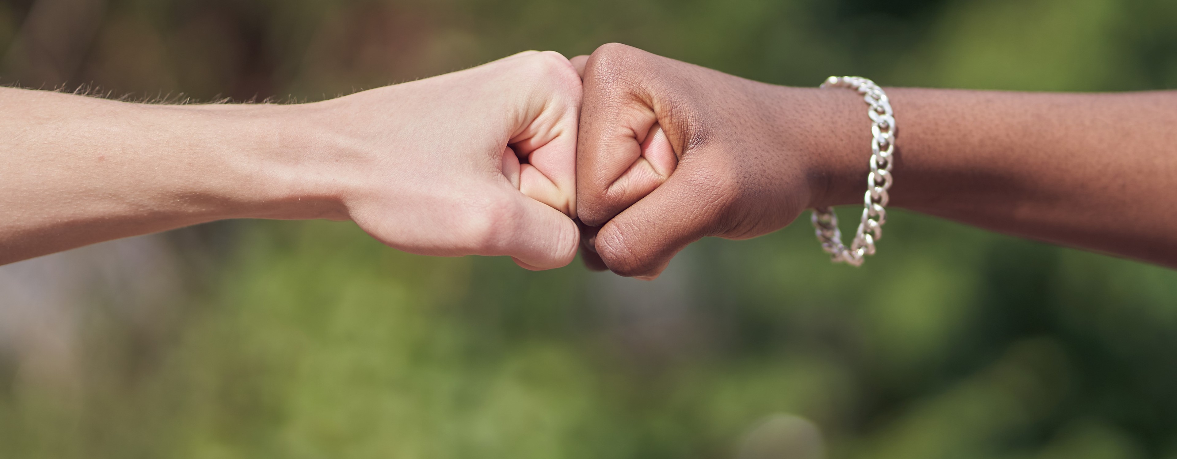 Bild zeigt Fist Bump